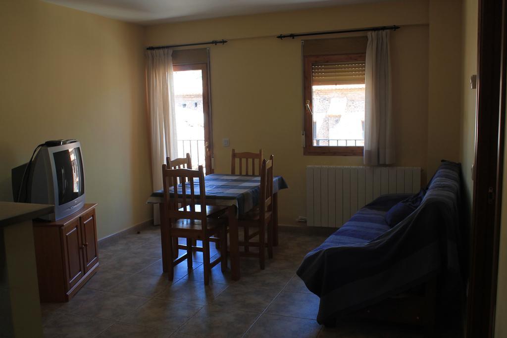 Apartamentos Turisticos Rosario Camarena de la Sierra Zimmer foto