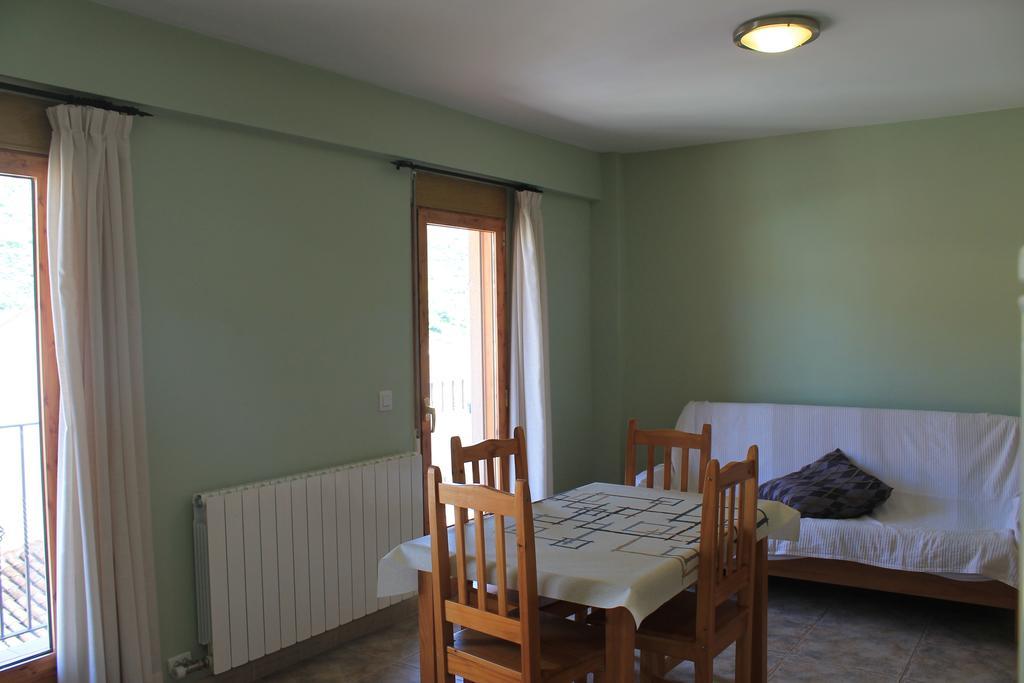 Apartamentos Turisticos Rosario Camarena de la Sierra Zimmer foto