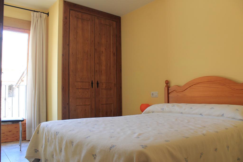Apartamentos Turisticos Rosario Camarena de la Sierra Zimmer foto